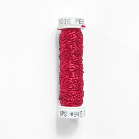 au ver a soie perlee red silk embroidery thread 945 on spool